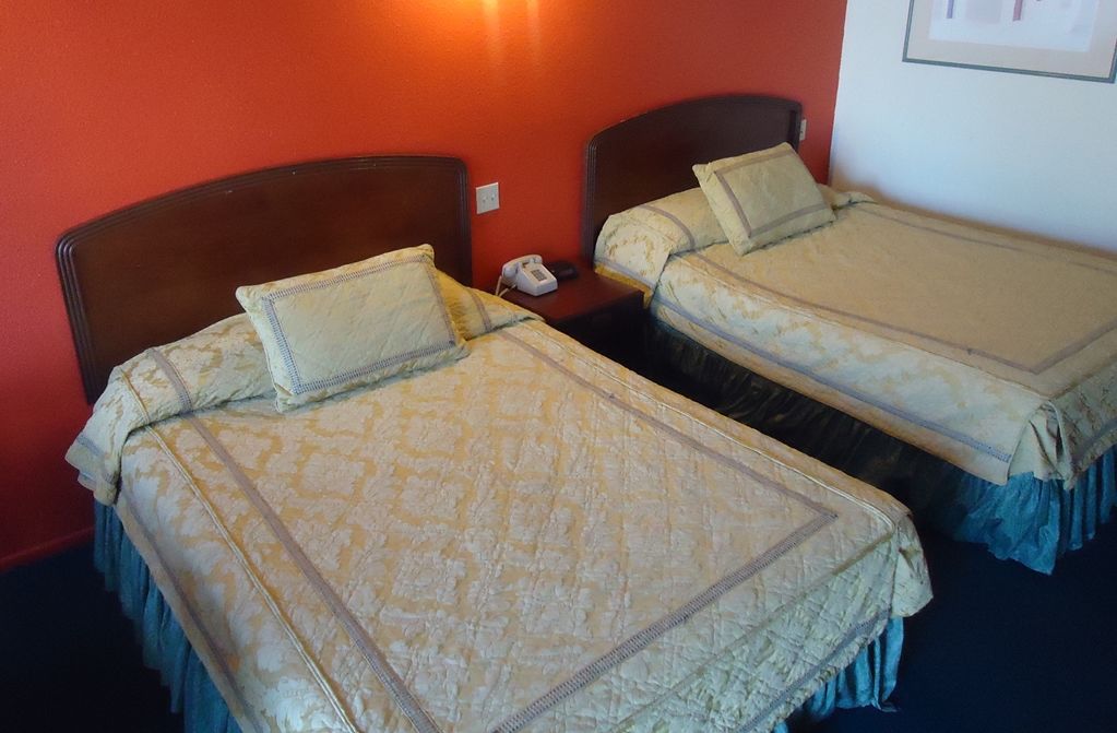 Sea Rock Inn - Los Angeles Гардина Номер фото